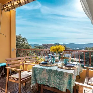Apartment L'odyssee Provencale, Un Duplex De Charme De 2 Au Pied Du Village Medieval De Bormes-les-mimosas, Offrant Des Prestations De Gamme Et Superbe Vue Sur Le Massif Des Maures, Bormes-les-Mimosas