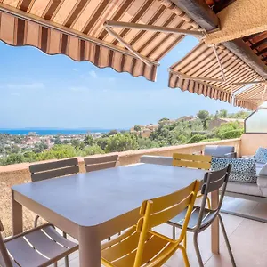 Appartement Superbe T4 -vue Mer- Confort Refait à Neuf!, Bormes-les-Mimosas